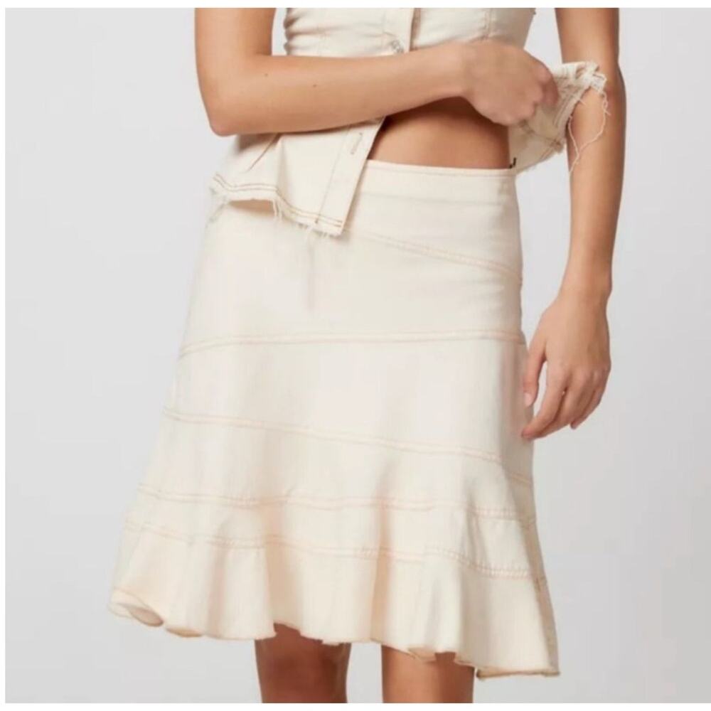 URBAN OUTFITTERS Millie Fluted Cream Asym Tiered Skirt Ruffle Hem Size XL